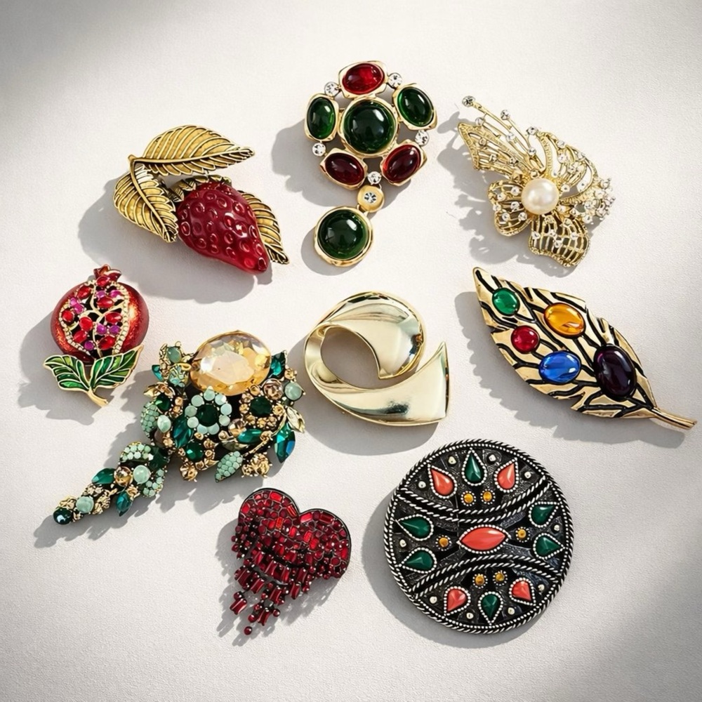 Vintage & Modern Brooch Collection, Gold, Reds,Greens, some stamped, 9 - Picture 2 of 11